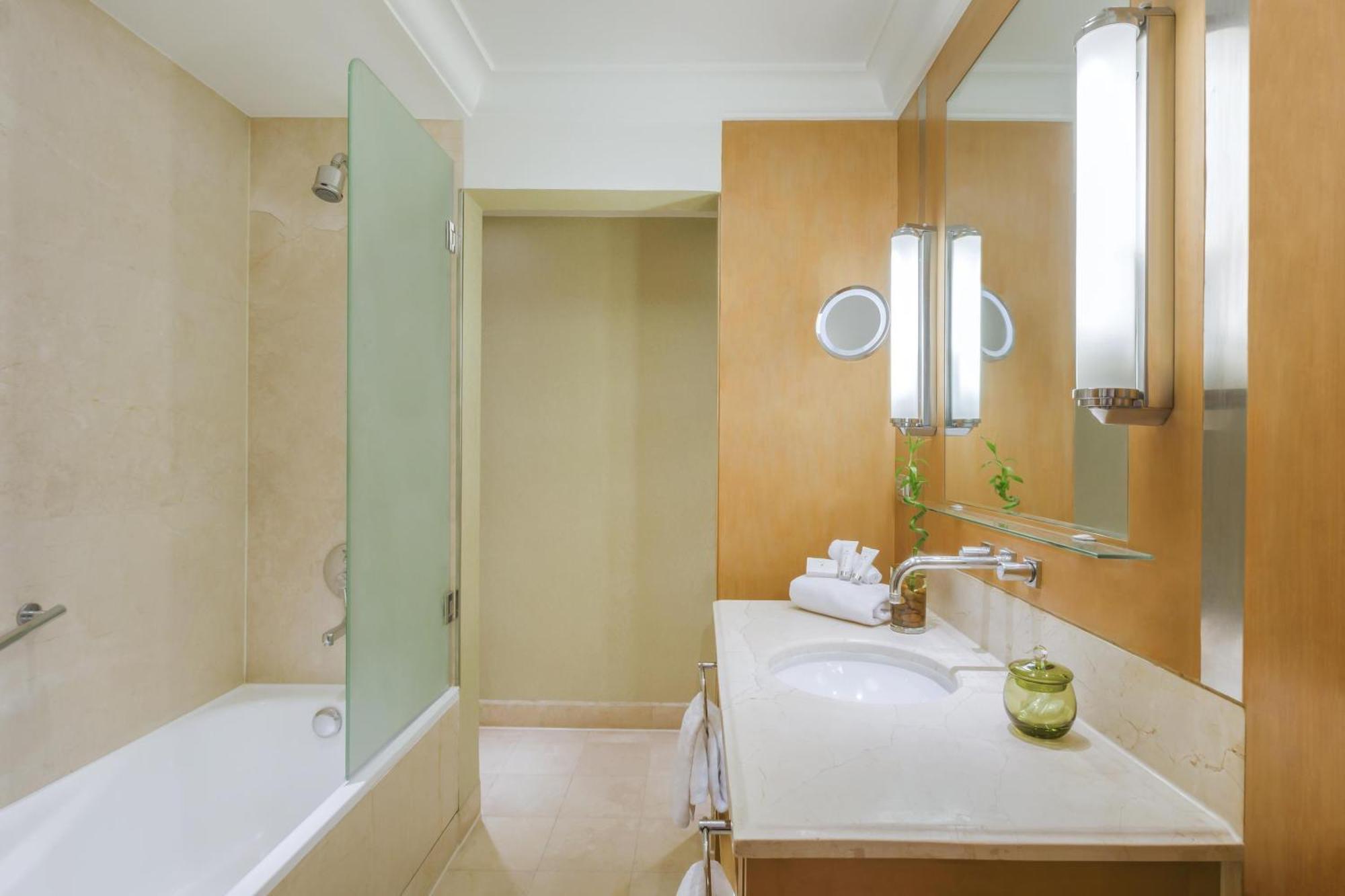 Kempinski Nile Hotel, Кайро Екстериор снимка